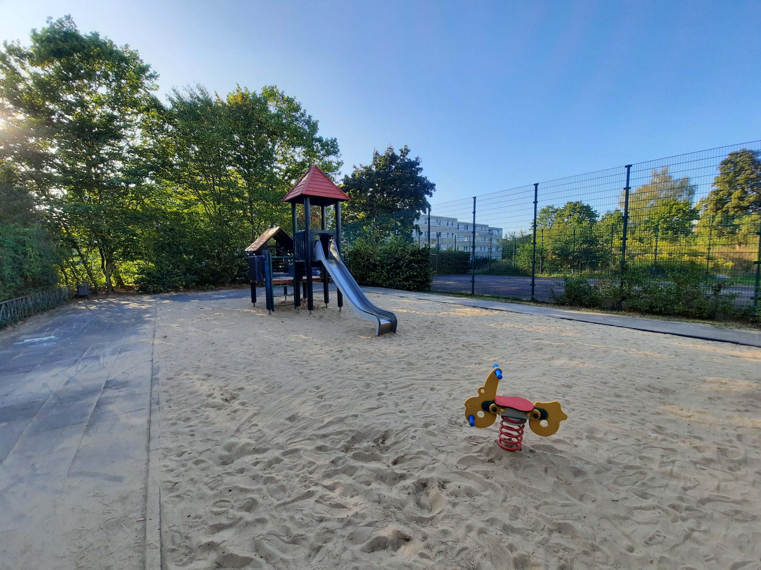 spielplatz dannenwalder weg 110und112